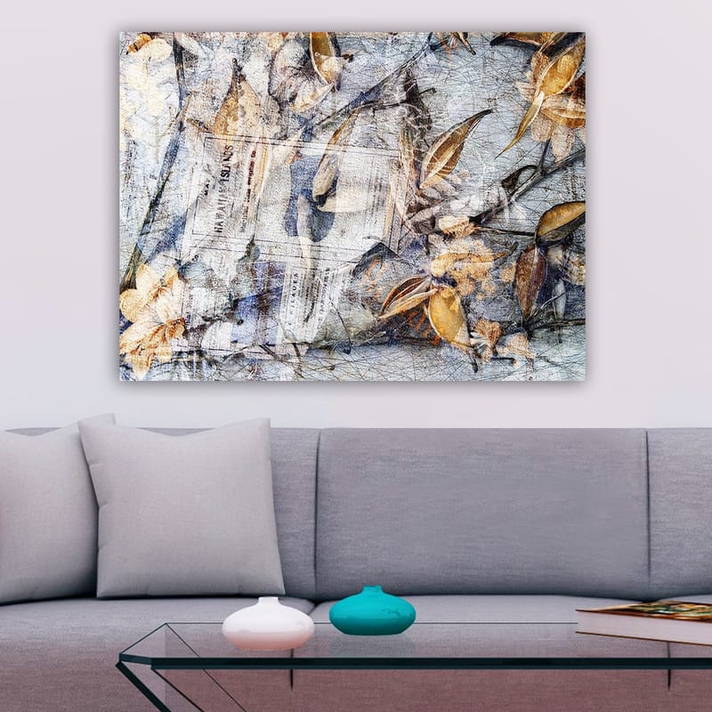 Canvastavla 70x100 cm - Abstrakt komposition av löv och tidningspapper som skapar en känsla av natur och tidens gång - Grå / Beige / Brun - Inredning & dekor - Tavlor & konst - Canvastavla