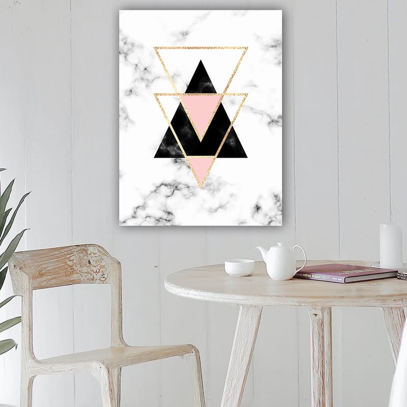 Canvastavla 70x100 cm - Abstrakt komposition av trianglar i olika färger och former - Svart / Rosa / Guld - Inredning & dekor - Tavlor & konst - Canvastavla