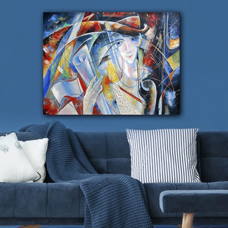 Canvastavla 70x100 cm - Abstrakt kvinna med rullad pergament i handen, omgiven av färgglada former och linjer - Blå / Röd / Vit - Inredning & dekor - Tavlor & konst - Canvastavla