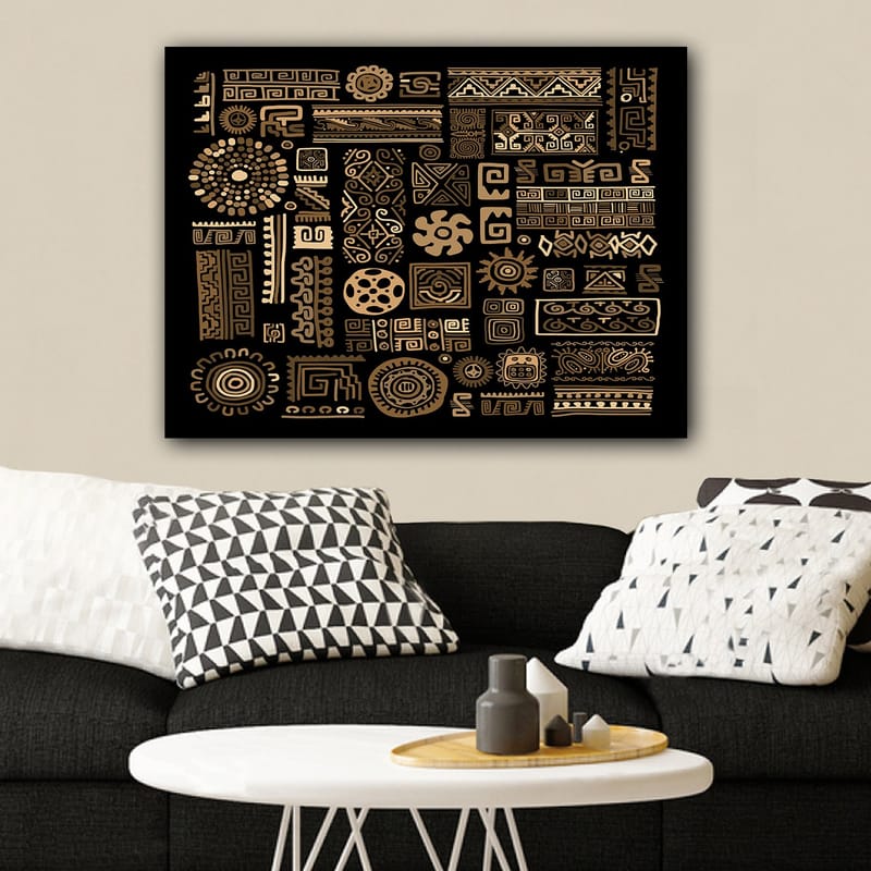 Canvastavla 70x100 cm - Abstrakt mönster med geometriska former och symboler i guld mot en svart bakgrund - Guld / Svart - Inredning & dekor - Tavlor & konst - Canvastavla