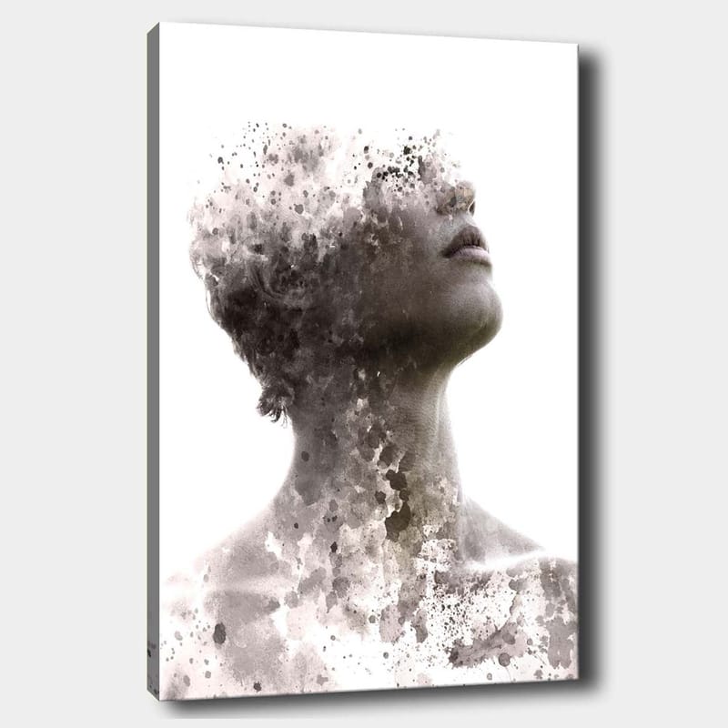 Canvastavla 70x100 cm - Abstrakt porträtt av en person där ansiktet gradvis försvinner i en dimma av färg och form - Grå / Svart / Vit - Inredning & dekor - Tavlor & konst - Canvastavla
