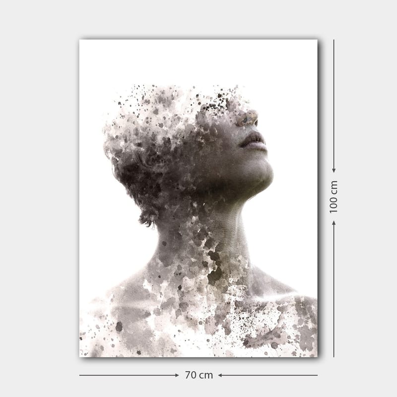 Canvastavla 70x100 cm - Abstrakt porträtt av en person där ansiktet gradvis försvinner i en dimma av färg och form - Grå / Svart / Vit - Inredning & dekor - Tavlor & konst - Canvastavla