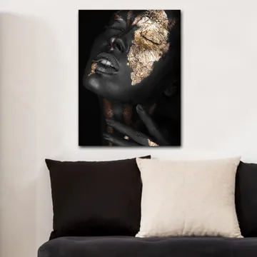 Canvastavla 70x100 cm - Ansiktsporträtt med guldblad som framhäver ansiktets konturer och uttryck - Svart / Guld - Inredning & dekor - Tavlor & konst - Canvastavla