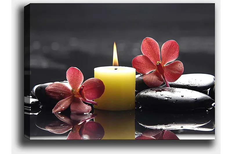 Canvastavla 70x100 cm - Avkopplande komposition med en tänd ljuslykta, svarta stenar och rosa blommor - Gul / Rosa / Svart - Inredning & dekor - Tavlor & konst - Canvastavla