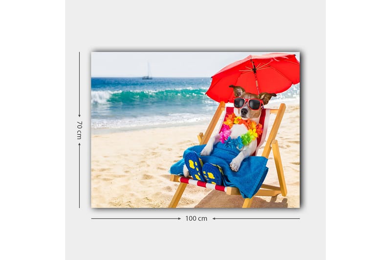 Canvastavla 70x100 cm - Avslappnad hund som njuter av solen på en strandstol under ett parasoll - Röd / Blå / Gul - Inredning & dekor - Tavlor & konst - Canvastavla