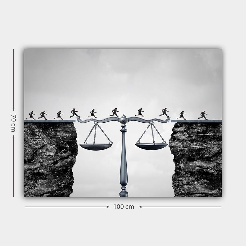 Canvastavla 70x100 cm - Balansvåg som symboliserar rättvisa, med små figurer som springer över en avgrund - Svart / Grå / Silver - Inredning & dekor - Tavlor & konst - Canvastavla
