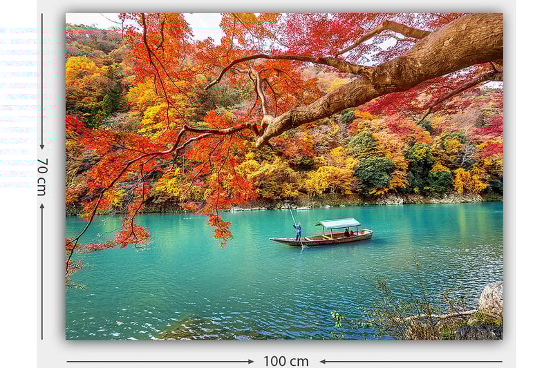 Canvastavla 70x100 cm - Båt som glider fram i en turkos sjö omgiven av färgglada höstlöv - Röd / Gul / Turkos - Inredning & dekor - Tavlor & konst - Canvastavla