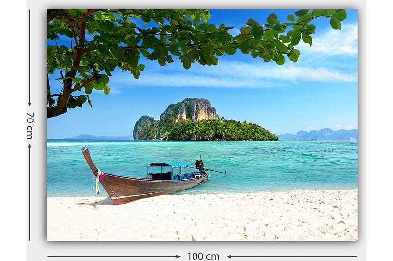 Canvastavla 70x100 cm - Båt vid en tropisk strand med klart blått vatten och grönskande öar i bakgrunden - Blå / Grön / Beige - Inredning & dekor - Tavlor & konst - Canvastavla