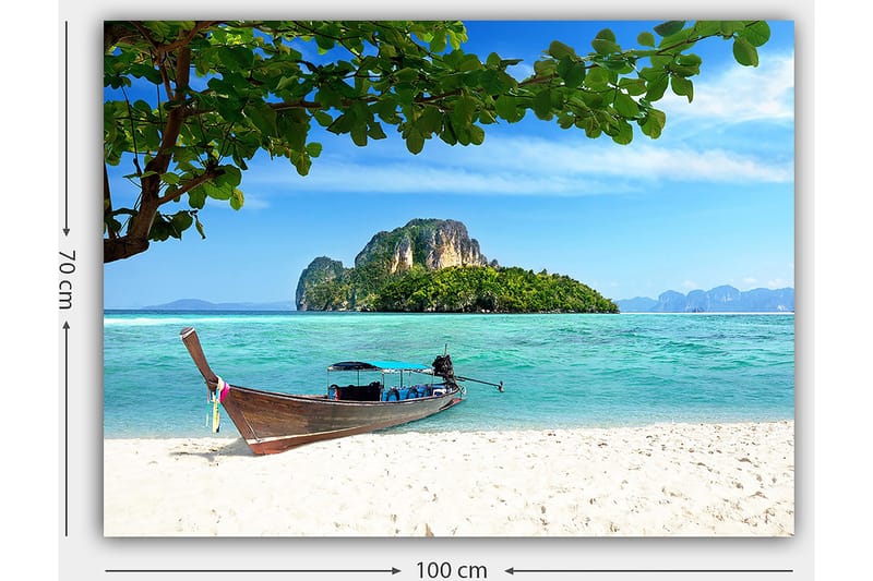 Canvastavla 70x100 cm - Båt vid en tropisk strand med klart blått vatten och grönskande öar i bakgrunden - Blå / Grön / Beige - Inredning & dekor - Tavlor & konst - Canvastavla