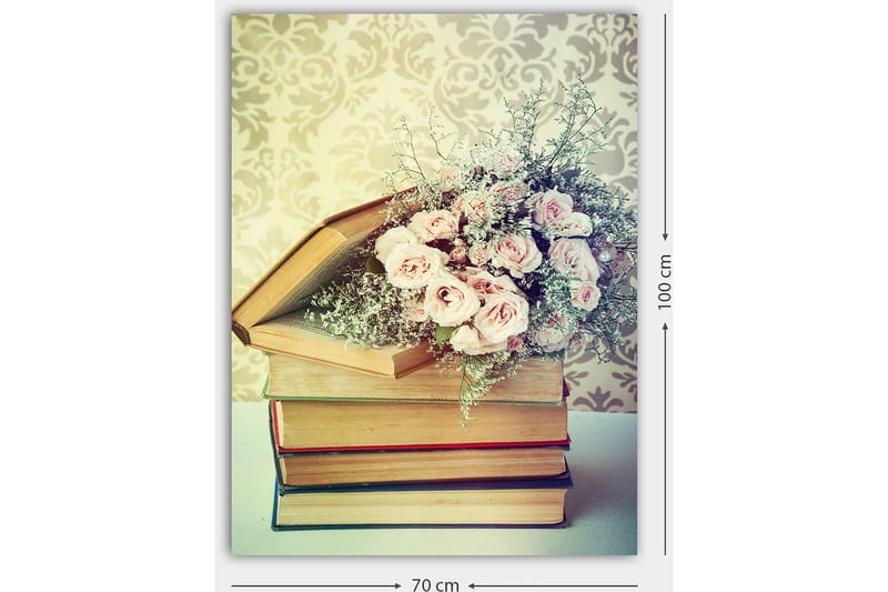 Canvastavla 70x100 cm - Bukett av rosa rosor placerad ovanpå en hög av böcker - Rosa / Beige / Grön - Inredning & dekor - Tavlor & konst - Canvastavla