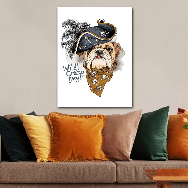 Canvastavla 70x100 cm - Bulldog klädd i pirathatt och bandana med dödskallar - Beige / Svart / Orange - Inredning & dekor - Tavlor & konst - Canvastavla
