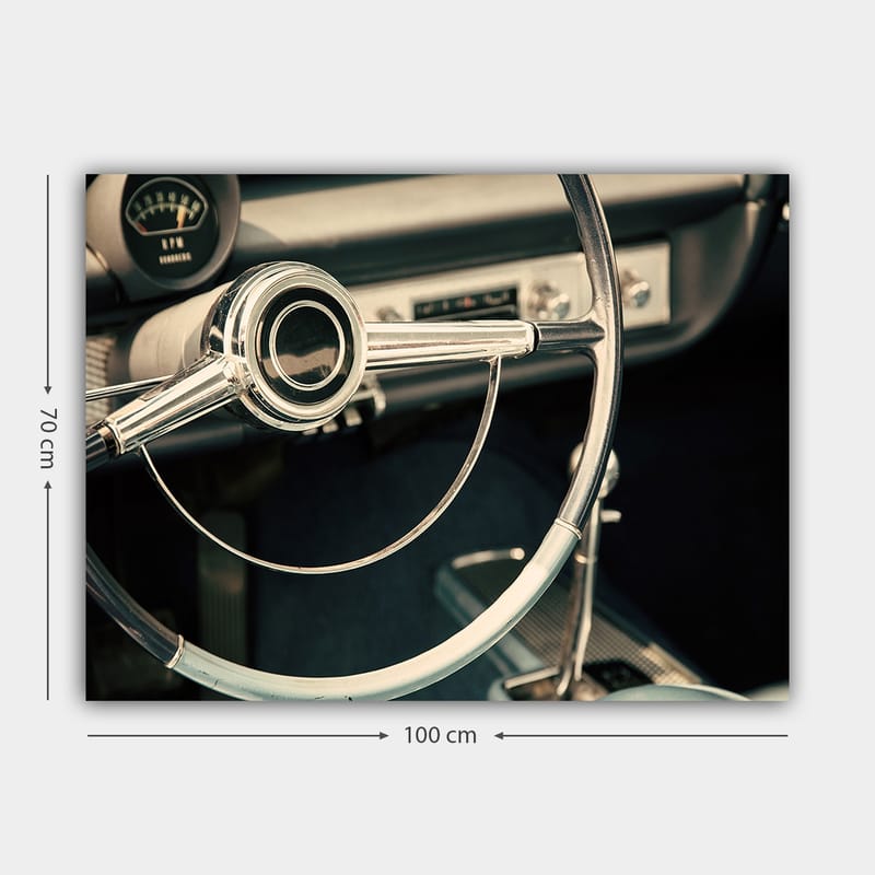 Canvastavla 70x100 cm - Detaljerad närbild av en klassisk bilratts designad med eleganta linjer och kromade ytor - Krom / Vit / Svart - Inredning & dekor - Tavlor & konst - Canvastavla