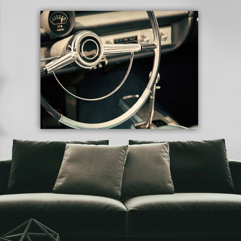 Canvastavla 70x100 cm - Detaljerad närbild av en klassisk bilratts designad med eleganta linjer och kromade ytor - Krom / Vit / Svart - Inredning & dekor - Tavlor & konst - Canvastavla