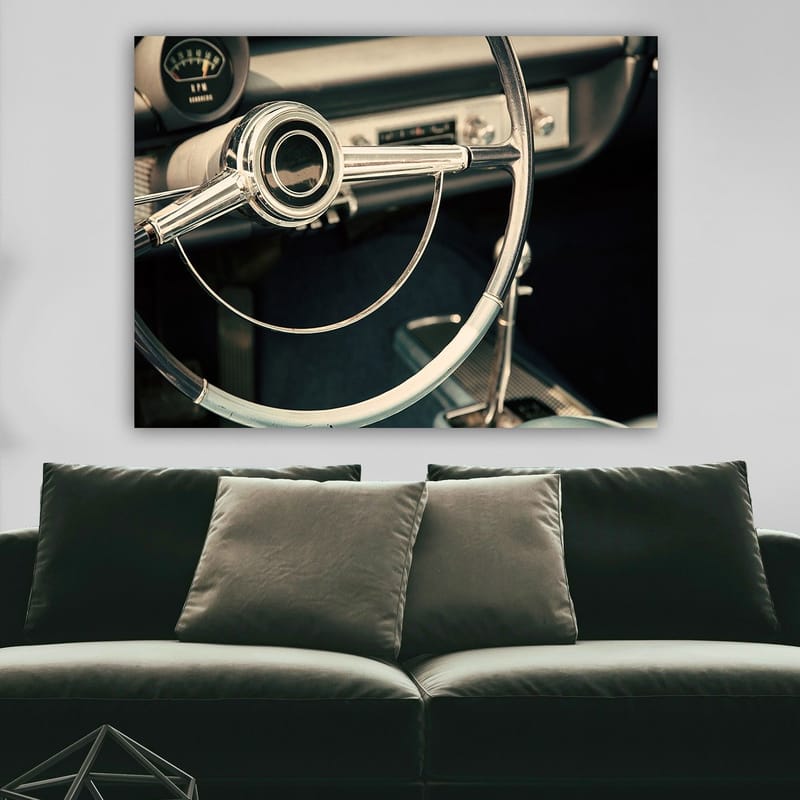 Canvastavla 70x100 cm - Detaljerad närbild av en klassisk bilratts designad med eleganta linjer och kromade ytor - Krom / Vit / Svart - Inredning & dekor - Tavlor & konst - Canvastavla