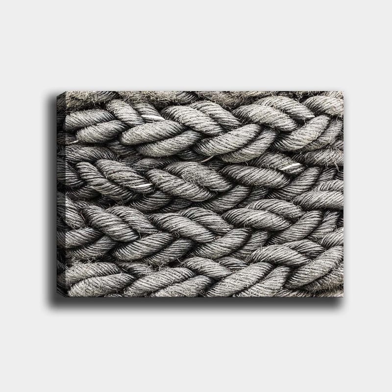 Canvastavla 70x100 cm - Detaljerad närbild av flätat rep med en textur som framhäver dess struktur och materialitet, Grå / Svart