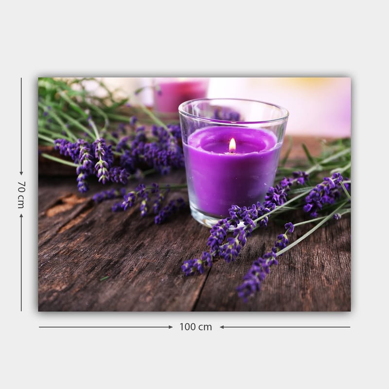 Canvastavla 70x100 cm - Doftande lavendelblomma med ett lila doftljus i ett glas - Lila / Grön / Brun - Inredning & dekor - Tavlor & konst - Canvastavla