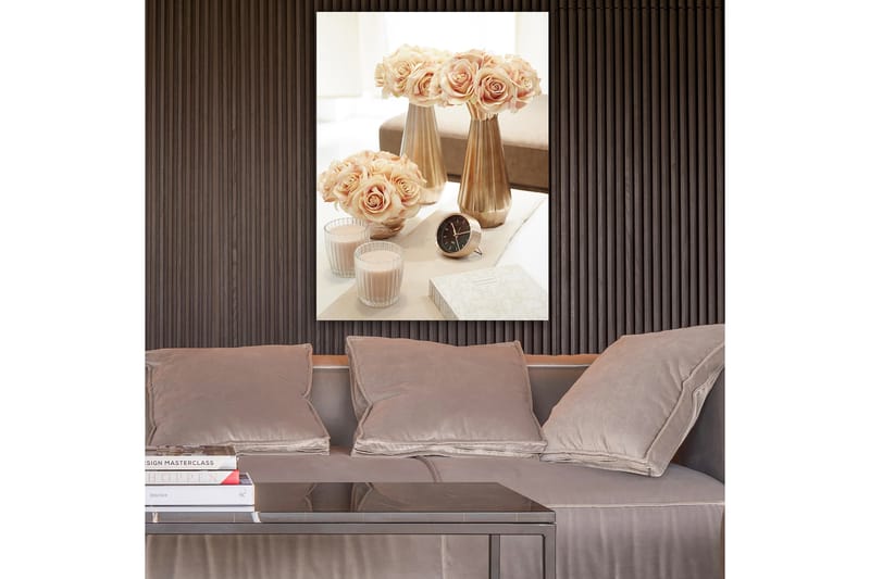 Canvastavla 70x100 cm - Elegant arrangemang av rosor i vaser som skapar en romantisk atmosfär - Ljusrosa / Guld / Beige - Inredning & dekor - Tavlor & konst - Canvastavla