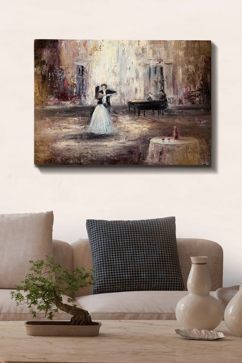 Canvastavla 70x100 cm - Elegant dansande kvinna i vit klänning framför ett piano i en romantisk miljö - Vit / Brun / Grå - Inredning & dekor - Tavlor & konst - Canvastavla