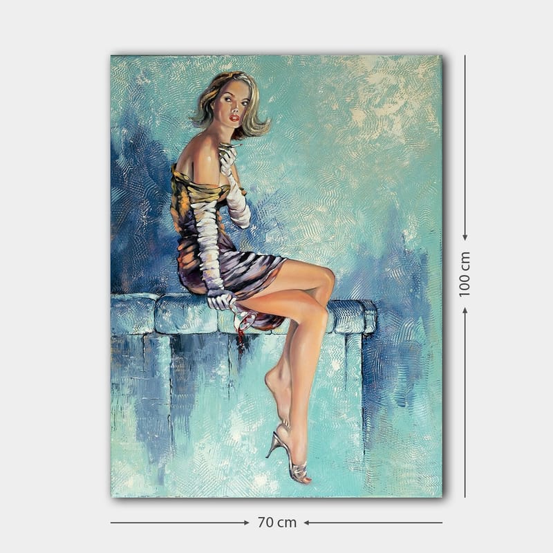 Canvastavla 70x100 cm - Elegant kvinna sitter på en bänk med en dramatisk pose, klädd i en stilren klänning - Blå / Beige / Svart - Inredning & dekor - Tavlor & konst - Canvastavla