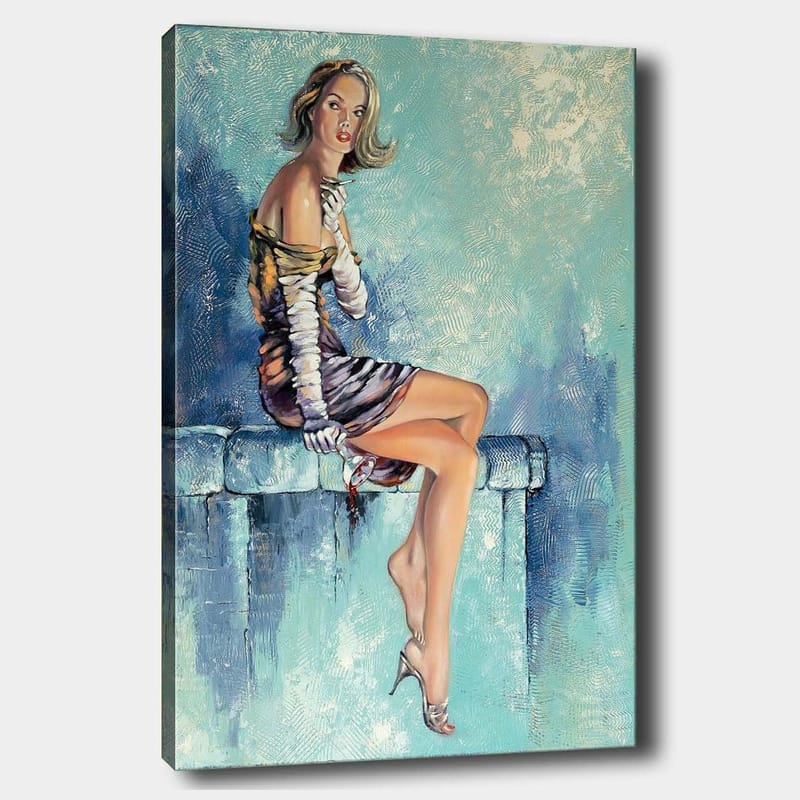 Canvastavla 70x100 cm - Elegant kvinna sitter på en bänk med en dramatisk pose, klädd i en stilren klänning - Blå / Beige / Svart - Inredning & dekor - Tavlor & konst - Canvastavla