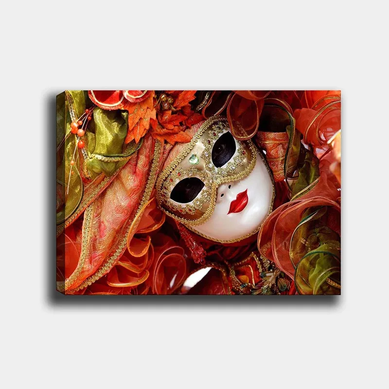 Canvastavla 70x100 cm - Elegant maskeradfigur med en utsmyckad mask och färgglad dräkt, Röd / Orange / Grön