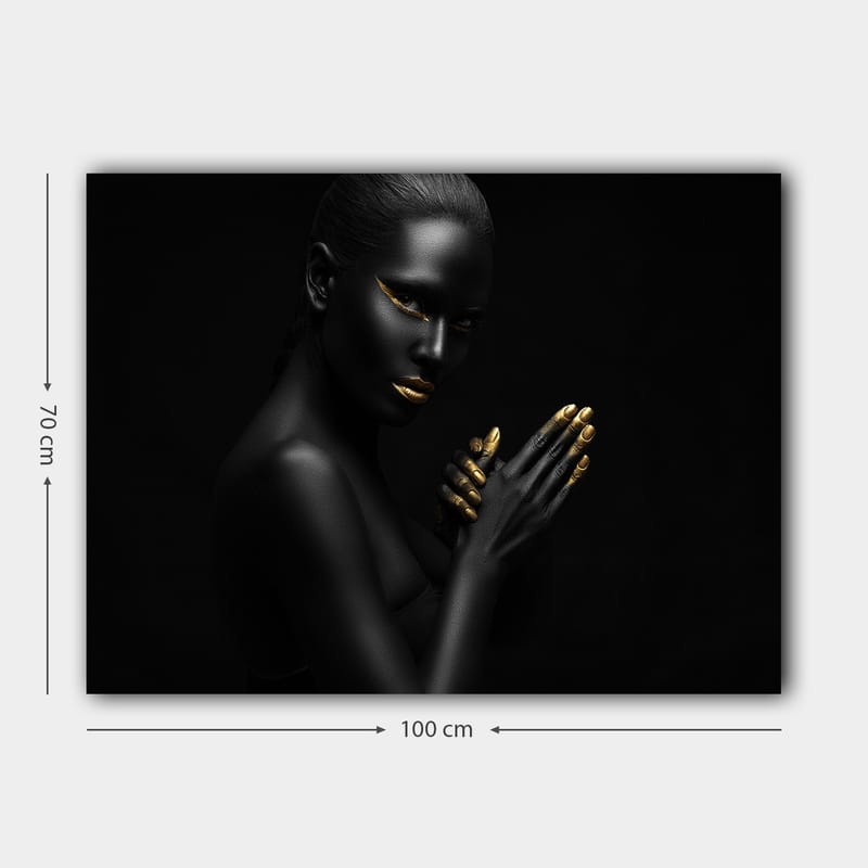 Canvastavla 70x100 cm - Elegant och mystisk kvinna med svart hud och guldiga detaljer i ansiktet och på händerna - Svart / Guld - Inredning & dekor - Tavlor & konst - Canvastavla