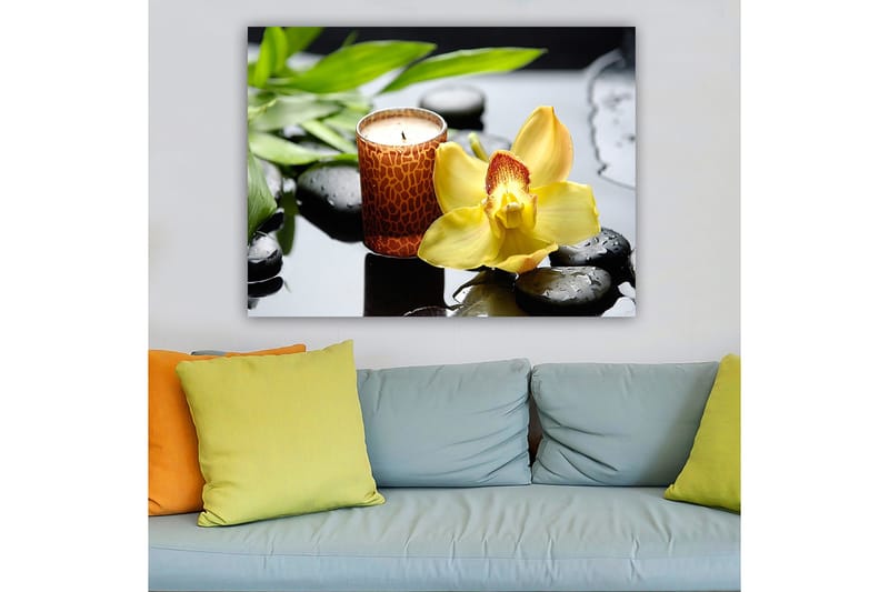 Canvastavla 70x100 cm - Elegant orkidéblomma i gult med en doftljus och svarta stenar i en harmonisk komposition - Gul / Svart / Grön - Inredning & dekor - Tavlor & konst - Canvastavla