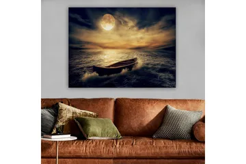 Canvastavla 70x100 cm - Ensam båt glider fram över en spegelblanka sjö under en stor, lysande måne - Mörkblå / Gyllene / Grå - Inredning & dekor - Tavlor & konst - Canvastavla