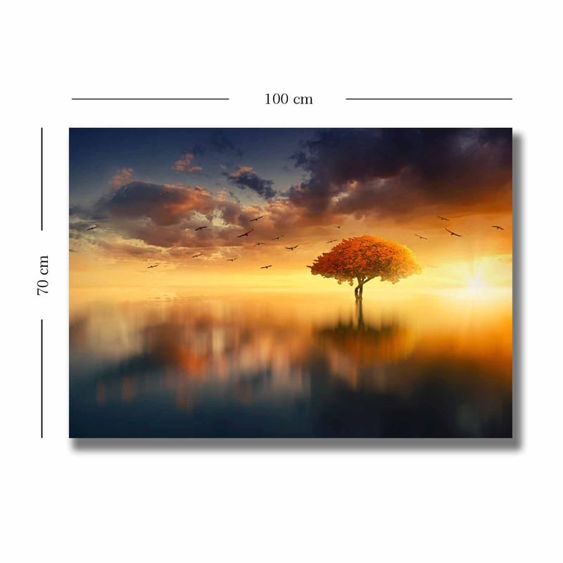 Canvastavla 70x100 cm - Ett ensamt träd med en lysande orange krona i en drömlik landskapsscen med solnedgång - Orange / Blå / Guld - Inredning & dekor - Tavlor & konst - Canvastavla