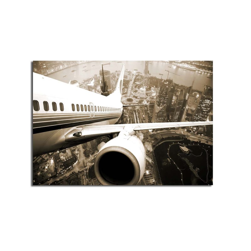 Canvastavla 70x100 cm - Ett flygplan som svävar över en stad i skymningsljus - Svart / Vit / Grå - Inredning & dekor - Tavlor & konst - Canvastavla