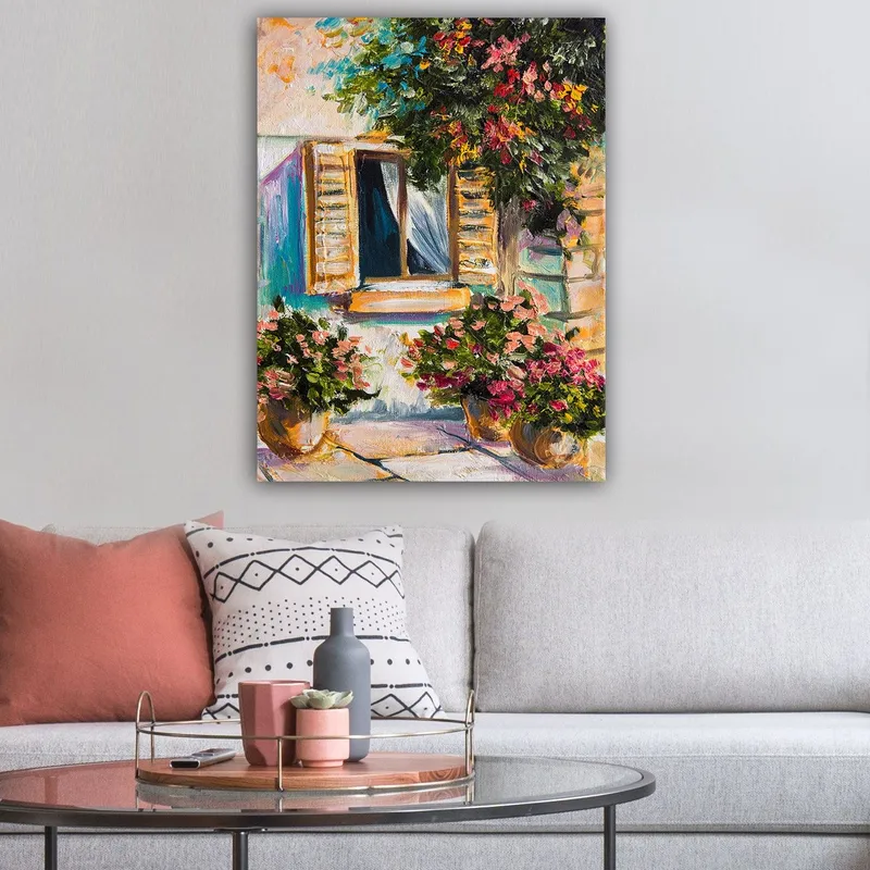 Canvastavla 70x100 cm - Ett fönster med öppna persienner omgiven av blommor i krukor - Grön / Rosa / Beige - Inredning & dekor - Tavlor & konst - Canvastavla