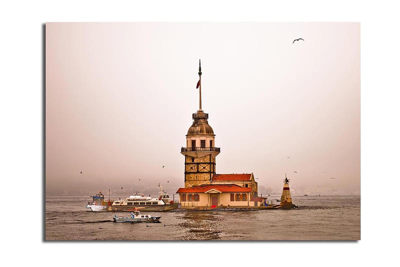 Canvastavla 70x100 cm - Ett historiskt fyrtorn som reser sig över vattnet i en dimmig atmosfär - Beige / Orange / Brun - Inredning & dekor - Tavlor & konst - Canvastavla