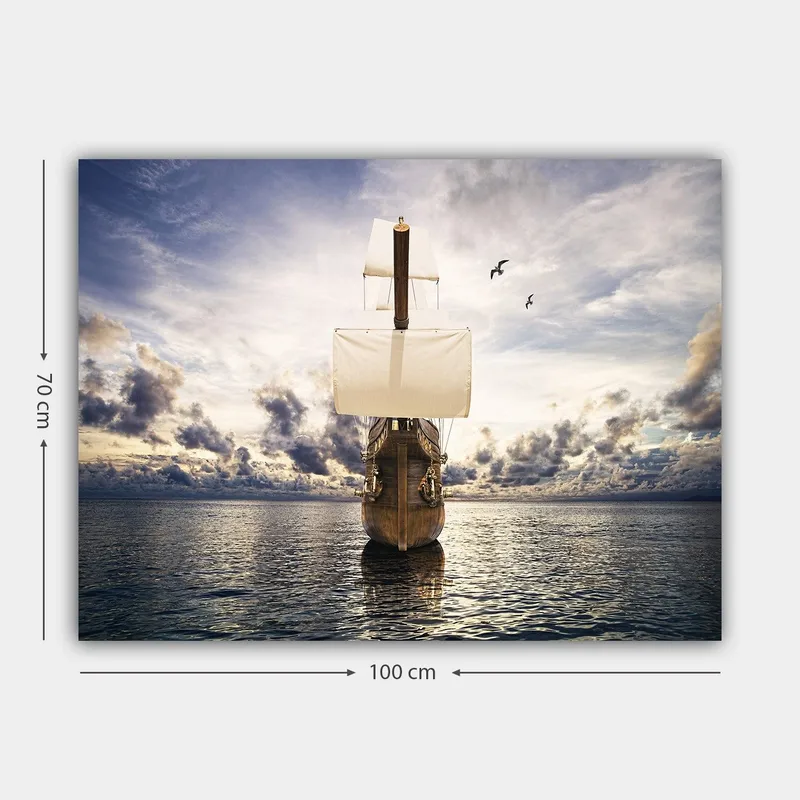 Canvastavla 70x100 cm - Ett majestätiskt segelfartyg som navigerar genom stilla vatten under en dramatisk himmel - Brun / Vit / Blå - Inredning & dekor - Tavlor & konst - Canvastavla