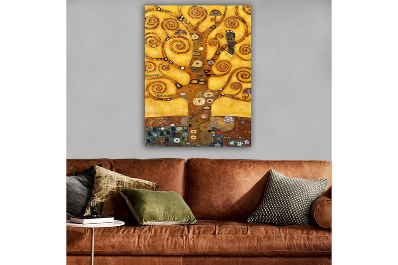 Canvastavla 70x100 cm - Ett stiliserat träd med snurriga grenar och en fågel, mot en gyllene bakgrund - Guld / Brun / Svart - Inredning & dekor - Tavlor & konst - Canvastavla