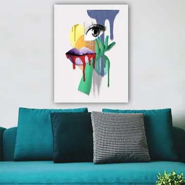Canvastavla 70x100 cm - Ett surrealistiskt porträtt med en öga, läppar och en hand i livfulla färger - Grön / Lila / Röd - Inredning & dekor - Tavlor & konst - Canvastavla