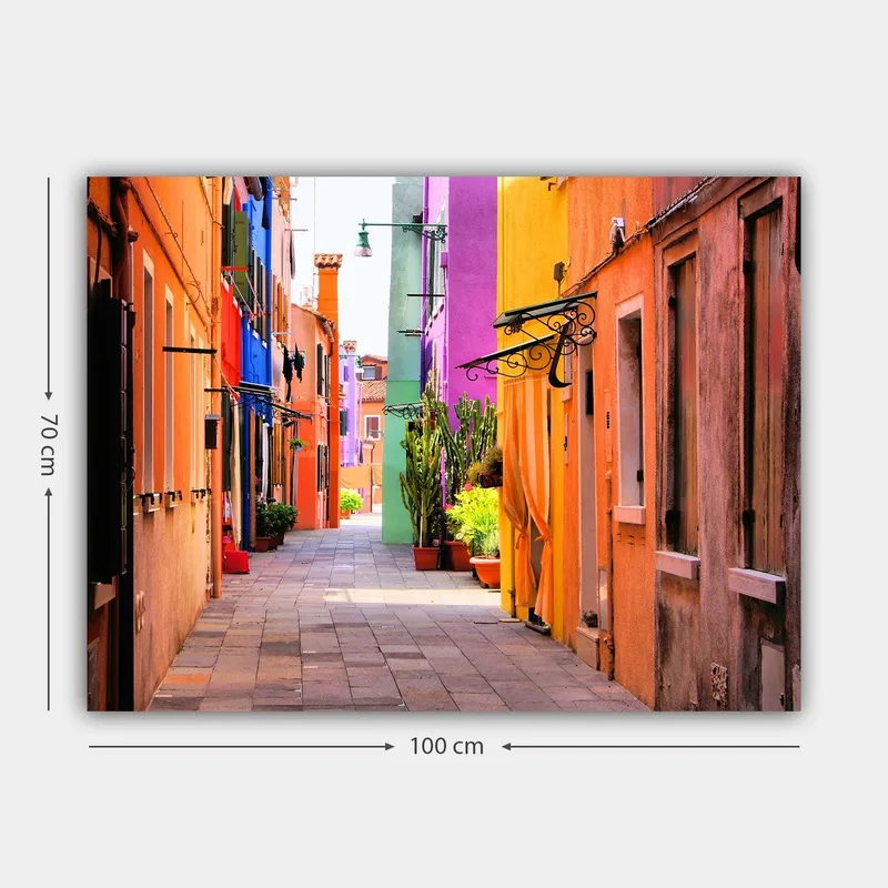 Canvastavla 70x100 cm - Färgglad gränd med livfulla hus i olika nyanser - Orange / Lila / Grön - Inredning & dekor - Tavlor & konst - Canvastavla