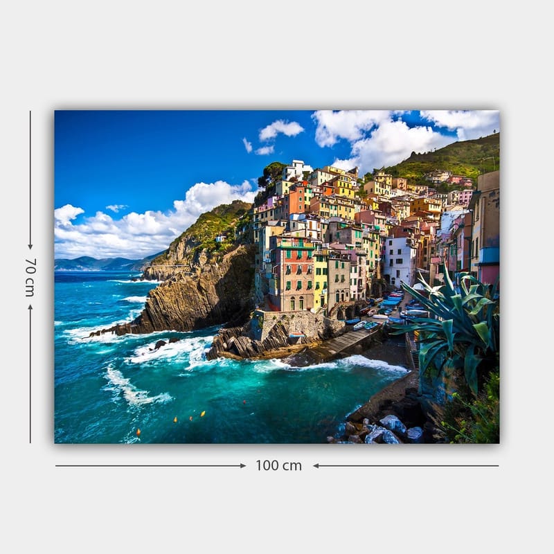 Canvastavla 70x100 cm - Färgglad kustby med färgglada hus som klättrar på klipporna vid havet - Blå / Grön / Beige - Inredning & dekor - Tavlor & konst - Canvastavla