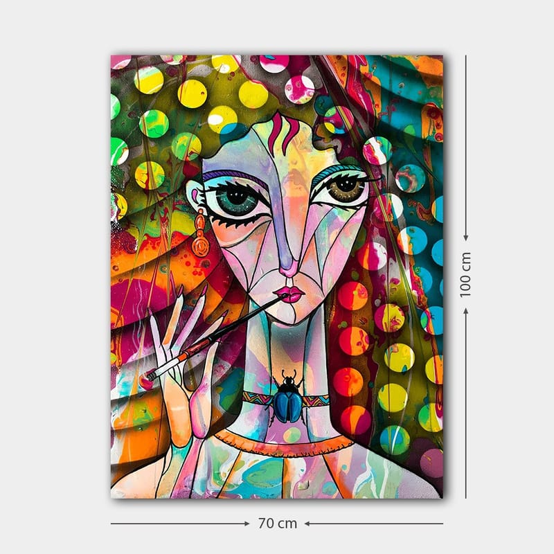 Canvastavla 70x100 cm - Färgglad kvinna med stora ögon som håller en pensel och har en skulptural frisyr - Grön / Rosa / Blå - Inredning & dekor - Tavlor & konst - Canvastavla