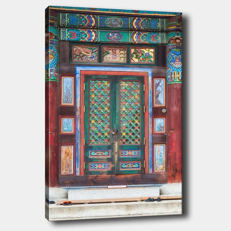 Canvastavla 70x100 cm - Färgglad och detaljerad dörr med traditionella mönster och dekorationer, Grön / Röd / Blå