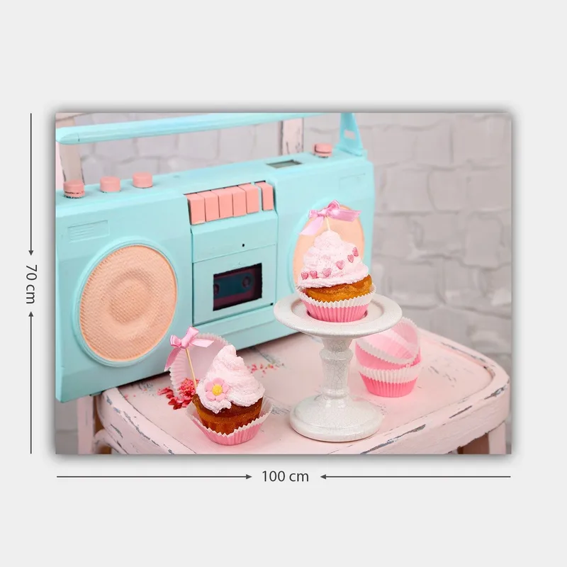 Canvastavla 70x100 cm - Färgglad och lekfull komposition med cupcakes och en retro kassettspelare - Turkos / Rosa / Beige - Inredning & dekor - Tavlor & konst - Canvastavla