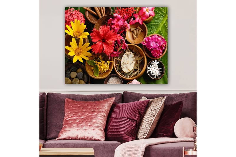Canvastavla 70x100 cm - Färgglad samling av blommor och naturliga element i skålar - Röd / Gul / Rosa - Inredning & dekor - Tavlor & konst - Canvastavla