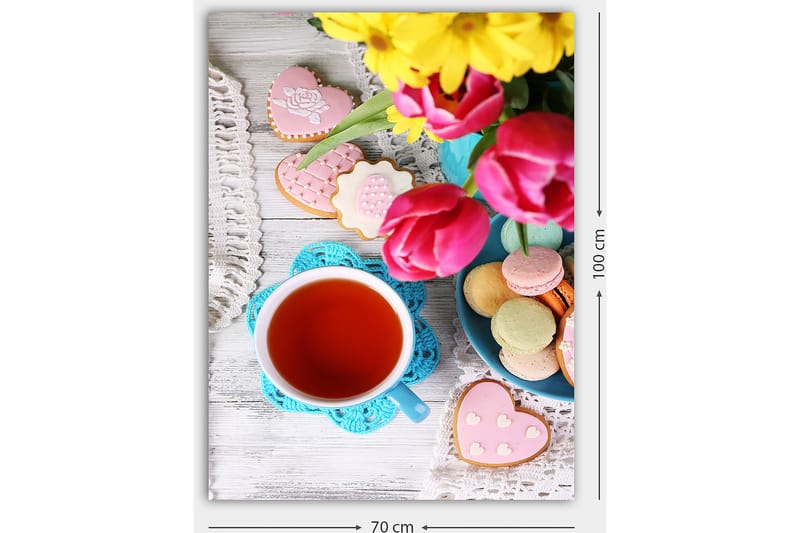 Canvastavla 70x100 cm - Färgglad stillhet med en kopp te, blommor och dekorerade kakor - Röd / Rosa / Grön - Inredning & dekor - Tavlor & konst - Canvastavla