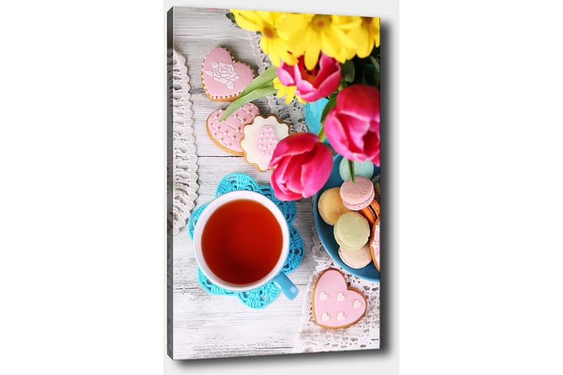 Canvastavla 70x100 cm - Färgglad stillhet med en kopp te, blommor och dekorerade kakor - Röd / Rosa / Grön - Inredning & dekor - Tavlor & konst - Canvastavla