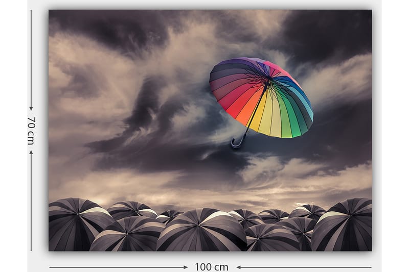 Canvastavla 70x100 cm - Färgglad paraply svävar över en samling gråa paraplyer under ett dramatiskt molnigt himmel - Regnbågsfärger / Grå - Inredning & dekor - Tavlor & konst - Canvastavla