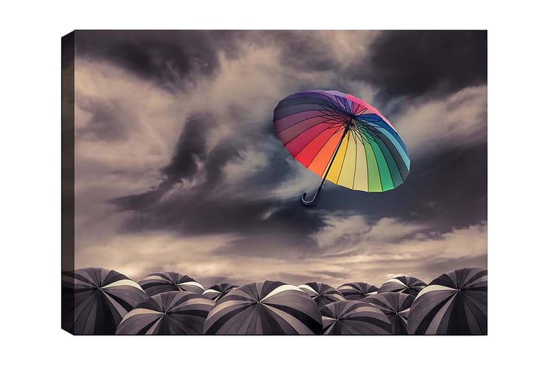 Canvastavla 70x100 cm - Färgglad paraply svävar över en samling gråa paraplyer under ett dramatiskt molnigt himmel - Regnbågsfärger / Grå - Inredning & dekor - Tavlor & konst - Canvastavla