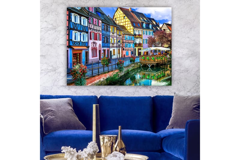 Canvastavla 70x100 cm - Färgglada hus längs en kanal i en pittoresk stadsmiljö - Blå / Rosa / Gul - Inredning & dekor - Tavlor & konst - Canvastavla