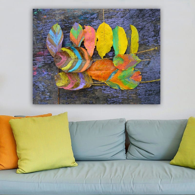 Canvastavla 70x100 cm - Färgglada löv arrangerade på en mörk bakgrund - Gul / Orange / Grön - Inredning & dekor - Tavlor & konst - Canvastavla