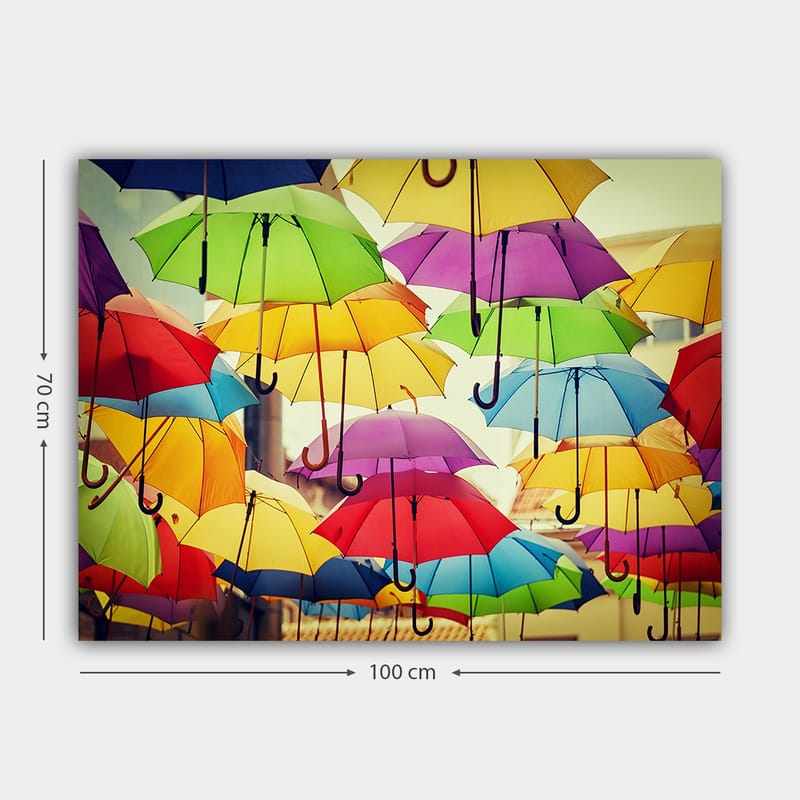 Canvastavla 70x100 cm - Färgglada paraplyer som hänger i luften skapar en livlig och lekfull atmosfär - Grön / Gul / Röd - Inredning & dekor - Tavlor & konst - Canvastavla