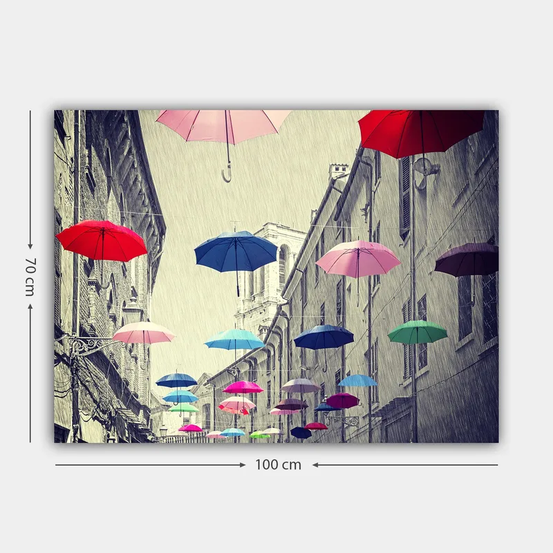 Canvastavla 70x100 cm - Färgglada paraplyer sväva över en grå stadsgata - Röd / Blå / Rosa - Inredning & dekor - Tavlor & konst - Canvastavla