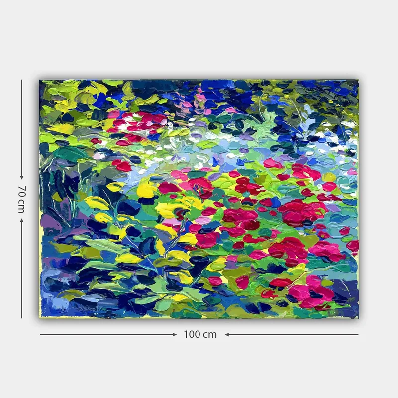 Canvastavla 70x100 cm - Färgsprakande blommig trädgård med röda och rosa blommor som dominerar motivet - Grön / Röd / Blå - Inredning & dekor - Tavlor & konst - Canvastavla